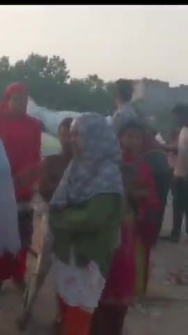 सरिता विहार: दिल्ली के मदनपुर खादर में पुलिस ने झुग्गीवासियों की नागरिकता जांच की