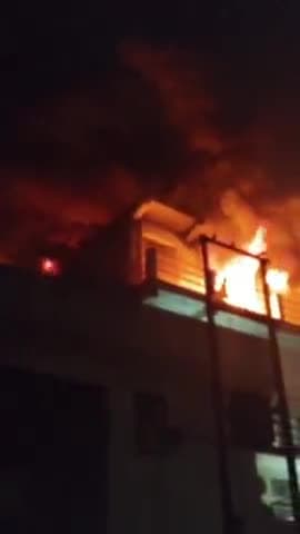 मेरठ: टीपी नगर थाना क्षेत्र में शॉर्ट सर्किट से पन्नी बनाने की फैक्ट्री में लगी आग, लाखों का माल जलकर हुआ नष्ट