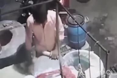 गाज़ियाबाद: मोदीनगर थाना क्षेत्र में थूक से नान बनाने का मामला सामने आया, सोशल मीडिया पर वीडियो हुआ वायरल