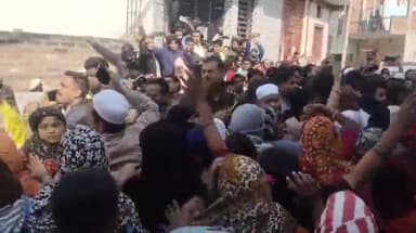 झांसी: कोतवाली थाना क्षेत्र के सलीम बाग में झांसी शहर काजी के भतीजे मुफ्ती खालिद नदवी को भीड़ ने NIA की हिरासत से छुड़ाया