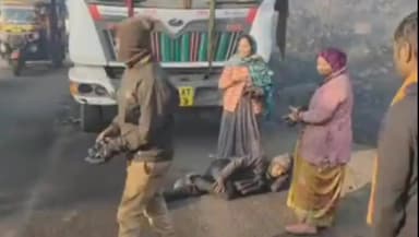 सिंगरौली: शुक्ला मोड़ के समीप खड़े वाहन से टकराई बाइक, चालक गंभीर रूप से हुआ घायल