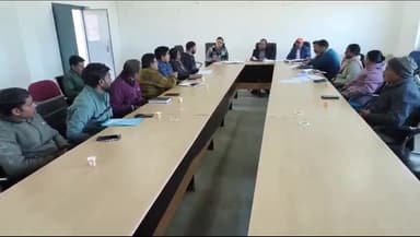 भरनो: भरनो प्रखंड सभागार में वीडियो की अध्यक्षता में बैंकर्स कमेटी की बैठक हुई