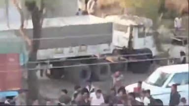 गुनौर: जेके प्लांट के सामने धरने पर बैठे गुनोर विधायक पर पुलिस ने किया लाठीचार्ज