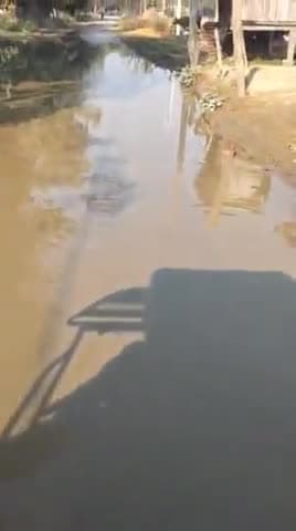 ग्राम सेखुवा पुर चित्तौरा ब्लाक में जल भराव की समस्या से राहगीर परेशान