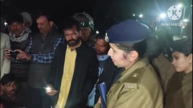 पवई: धरने पर बैठे विधायक को समझाने पहुंची अतिरिक्त पुलिस अधीक्षक श्रीमती आरती सिंह, विधायक ने पूछा- किसके कहने पर हुआ लाठीचार्ज?