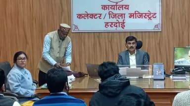 हरदोई: डीएम ने कलेक्ट्रेट में किसानों के साथ सौहार्दपूर्ण माहौल में की वार्ता, कहा- अफवाह फैलाने वालों के खिलाफ होगी कार्रवाई