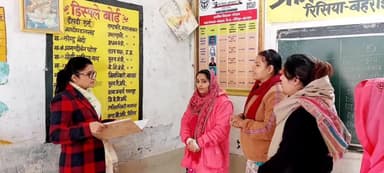 डीएम ने स्कूलों, आंगनबाड़ी केन्द्र व पंचायत भवन का किया निरीक्षण, शिक्षामित्र का मानदेय बाधित व दो को कारणबताओ नोटिस जारी