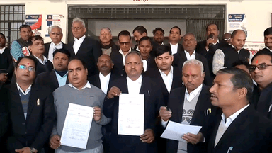 ज्ञानपुर: भदोही बार एसोसिएशन के अधिवक्ताओं ने जिलाधिकारी कार्यालय में ज्ञापन सौंपकर रखी विभिन्न मांगें