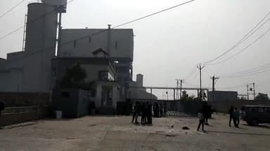 ताजपुर: गौसपुर सरसौना की सीमेंट फैक्ट्री में ट्रक से दबकर मजदूर की मौत