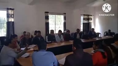 घाघरा: घाघरा प्रखंड कार्यालय में मनरेगा लोकपाल ने पंचायतकर्मी और मुखिया के साथ बैठक की