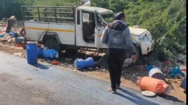 श्रीडूंगरगढ़: कालू लिंक रोड पर पिकअप पलटने से 2 लोग घायल, भेजा गया अस्पताल