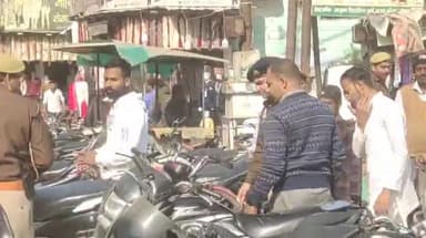 जौनपुर: शुक्रवार को अटाला मस्जिद पर जुम्मे की नमाज को सफलतापूर्वक संपन्न कराने के लिए कोतवाली पुलिस रही मौजूद