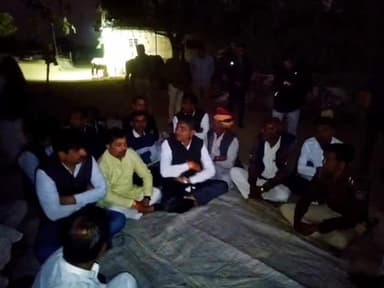 गरोठ: ढाकनी गोलिकांड के परिजनों से मिले विधायक चंदरसिंह सिसोदिया, न्याय और मदद का दिया भरोसा