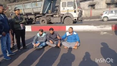 सिंगरौली: CWS चौराहे पर कोयले के टेलर वाहन ने NCL कर्मचारी की क्रेटा गाड़ी में मारी जोरदार टक्कर