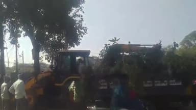 पिपरिया: पिपरिया पचमढ़ी रोड पर नगर पालिका प्रशासन ने अतिक्रमण हटाने की कार्रवाई की