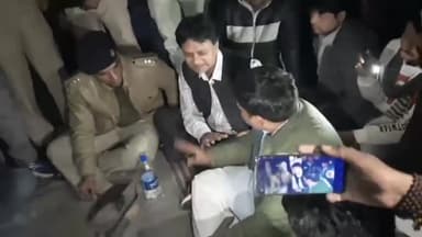 पन्ना: जीके प्लांट के सामने प्रदर्शन कर रहे विधायक से मिलने पहुंचे कलेक्टर-SP, कार्रवाई का आश्वासन देकर प्रदर्शन कराया समाप्त