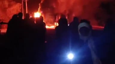 रामगंजमण्डी: कमलपुरा ढाबे पर लकड़ियों से भरे खड़े ट्रक को पिकअप ने मारी टक्कर, तेज धमाके से दोनों वाहनों में लगी आग