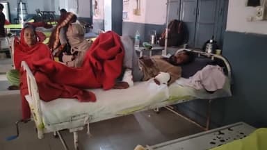 मथुरा: ड्यूक पैलेस के समीप सवारियों से भरा ई-रिक्शा पलटा, एक व्यक्ति हुआ घायल