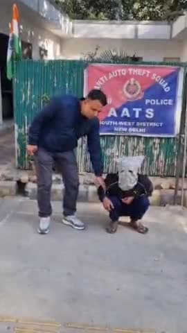 द्वारका: एंटी ऑटो थेफ्ट स्क्वाड की टीम ने पालम रेलवे स्टेशन के पास से एक वांटेड आरोपी को गिरफ्तार किया