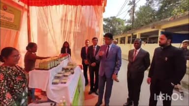 प्रतापगढ़: जिला कारागार के बंदियों ने बनाए आँवला के 14 प्रोडक्ट्स, न्यायालय में लगाए गए स्टाल का जिला जज ने किया उद्घाटन