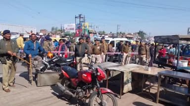 कांके: रांची के बिरसा चौक चेक पोस्ट पर रेलवे ने चलाया अतिक्रमण हटाओ अभियान