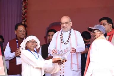 जगदलपुर: बस्तर ओलंपिक के समापन समारोह में मांझी, चालकी सिरहा, गुनिया और आदिवासी समाज हुए शामिल