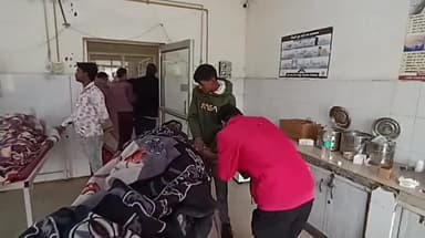 बदायूं: कालीपुर और पनौड़ी गांव के बीच ईको कार ने पैदल जा रहे युवक को मारी टक्कर, युवक हुआ घायल