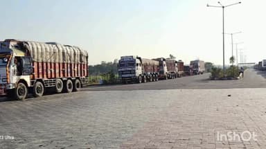 नानपारा: रुपईडीहा आईसीपी में कार्यरत सीएचए और निर्यातकों-आयातकों ने स्ट्राइक कर जताया विरोध