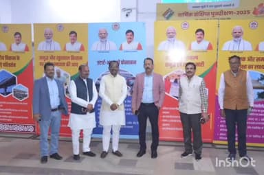 सिंगरौली: विधायक और कलेक्टर ने सरकार की एक साल की उपलब्धियों की प्रदर्शनी देखी