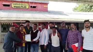 कस्बा: गढ़बनैली रेलवे स्टेशन पर समाज सेवियों ने कटिहार मंडल रेल प्रबंधक के नाम सौंपा चार सूत्री मांग पत्र