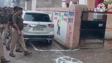 प्रतापगढ़: एएसपी पूर्वी कोतवाली नगर ने पुलिस व पीएसी बल के साथ एरिया डोमिनेशन के तहत किया पैदल गश्त और पोलिंग बूथ का निरीक्षण