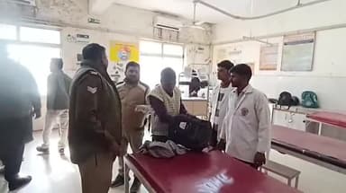 बदायूं: रोडवेज बस स्टैंड पर मिले जहरखुरानी के शिकार व्यक्ति को पुलिस ने जिला अस्पताल में कराया भर्ती