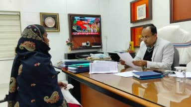 बिहार: जिलाधिकारी ने समाहरणालय में जनता दरबार लगाकर 23 लोगों की समस्याएं सुनीं