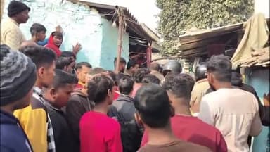 मिर्ज़ापुर: देहात कोतवाली थाना क्षेत्र के राजपुर गांव में युवक ने घर के कमरे में फांसी लगाकर की आत्महत्या, मौके पर पहुंची पुलिस