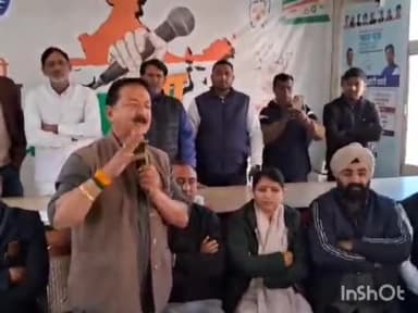 देहरादून: निकाय चुनाव की तैयारी को लेकर कांग्रेस के प्रदेश सह प्रभारी सुरेंद्र शर्मा ने कार्यकर्ताओं के साथ की बैठक