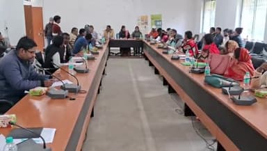 बगोदर: बगोदर प्रखंड सभागार में पंचायत समिति के सदस्यों की बैठक हुई