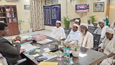 कांके: समाहरणालय में उपायुक्त मंजूनाथ भजंत्री ने जनता की समस्याएं सुनी