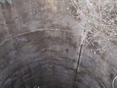 कलेक्टर महोदय  
हमारे  टूटियावासी ढाणी कालुवास के बीचों बीच यह कुवा है  सरपंच जी को काफी पत्र दे चुके हैं