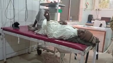 बदायूं: कमले नगला गांव में शराबी युवक ने दो लोगों को लाठी-डंडों से पीटकर किया घायल, जिला अस्पताल में कराया भर्ती