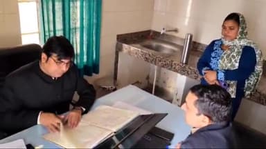 झुंझुनू: CMHO डॉ. छोटेलाल गुर्जर ने बिंजूसर व जाखल PHC और CHC का किया निरीक्षण, डॉक्टर सहित स्टाफ अनुपस्थित मिला