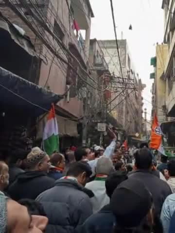 कोतवाली: बल्लीमारान विधानसभा से कांग्रेस प्रत्याशी हारून यूसुफ ने कुरैश नगर वार्ड में की पदयात्रा