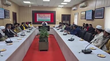 मथुरा: अल्पसंख्यक दिवस के अवसर पर जिलाधिकारी ने कलेक्ट्रेट परिसर में की बैठक, किया जागरूक