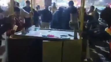 कांके: रांची के सदर अस्पताल के पास पुलिस ने चलाया अतिक्रमण हटाओ अभियान