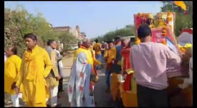 शाहनगर: ग्राम महाराजगंज से 24 कुंडीय शक्ति संवर्धन गायत्री महायज्ञ के लिए भव्य कलश शोभायात्रा निकली