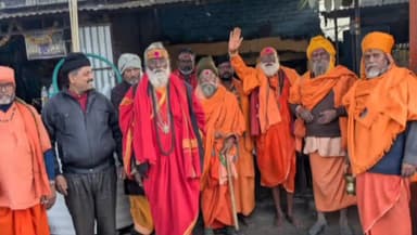 नासिक से कामख्या मंदिर जा रहे संतों का तरैया में श्रद्धालुओं ने किया स्वागत