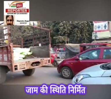 डबरा के ऑवर ब्रिज पर जो नजारा देखा वह यह दर्शाता है कि कर्म हमारे मत्थे मढ़ते है हम पुलिस प्रशासन के। यह ट्रेक्टर एव मोटर