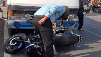 गोरखपुर: सूबा बाजार में प्राइवेट बस ने बाइक को मारी टक्कर, कोई हताहत नहीं