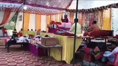 जौनपुर: गुरुवार को शतचंडी यज्ञ में वेदमंत्रों से गूंजा गोमती तट, श्रद्धालुओं ने पुण्य की कामना से की यज्ञ मंडप की परिक्रमा