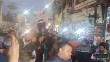 कानपुर: भाजयुमो ने तिलक हॉल के कांग्रेस कार्यालय के बाहर राहुल गांधी का पुतला फूंका