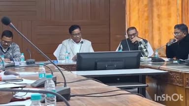 जगदलपुर: कमिश्नर कार्यालय में संभागीय अधिकारियों की मासिक समीक्षा बैठक आयोजित